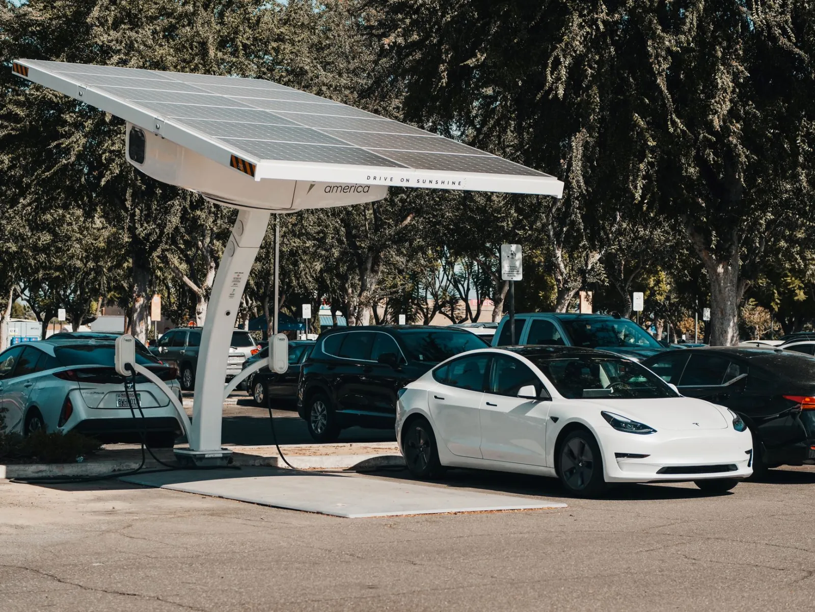 Thuisbatterij laadpaal zonnepanelen ervaringen